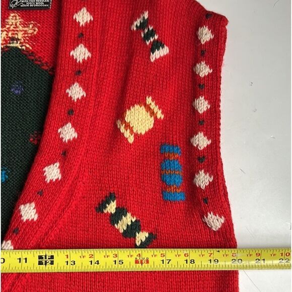 BEREK Vintage Hand Knit in Uruguay Christmas Holiday Red Wool Button Down Vest - Picture 14 of 15